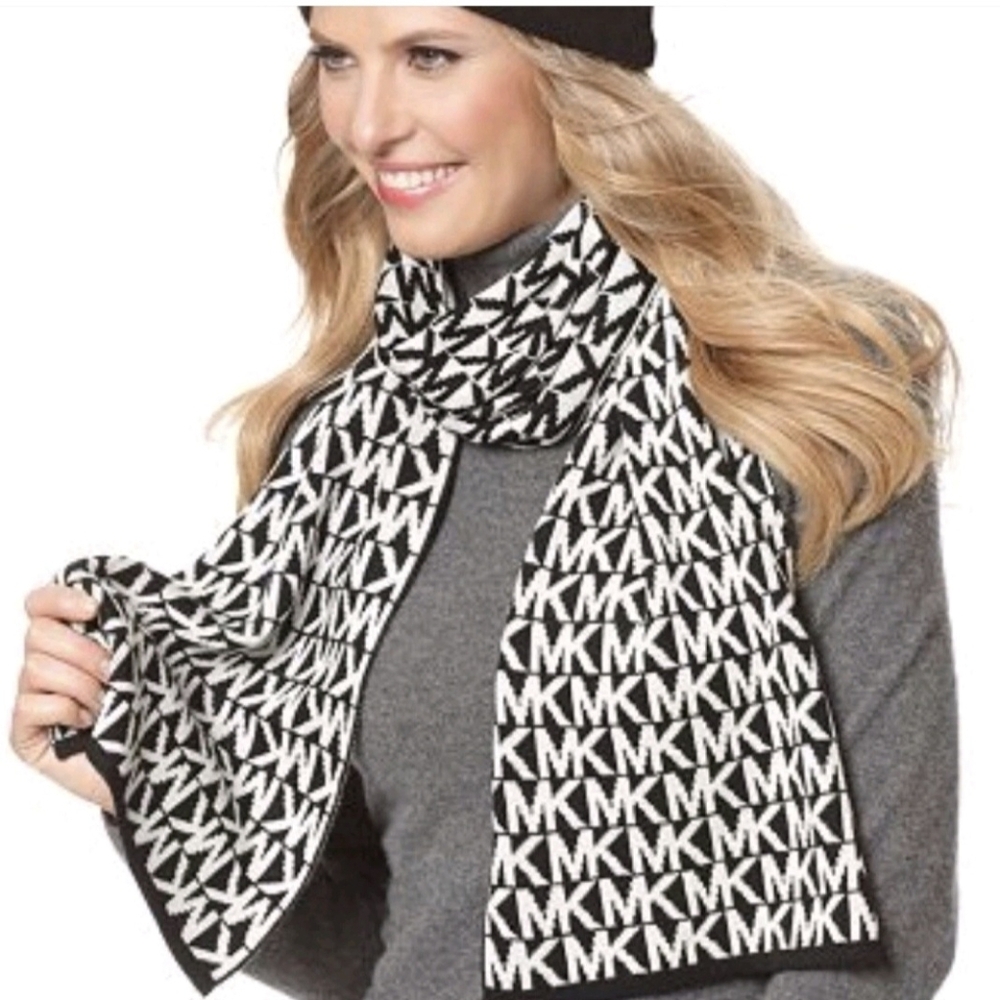 Michael Kors Logo Double-sided Scarf For Him Or Her - Picture 6 of 6